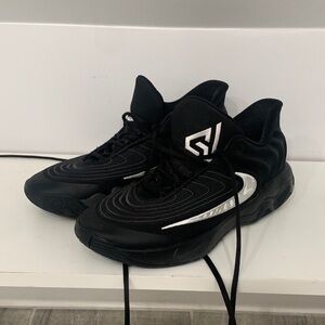 Nike Men's Black Performance Basketball Shoes